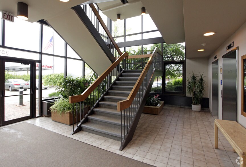 3515 Massillon Rd, Uniontown, OH à louer - Hall d’entrée - Image 2 de 4