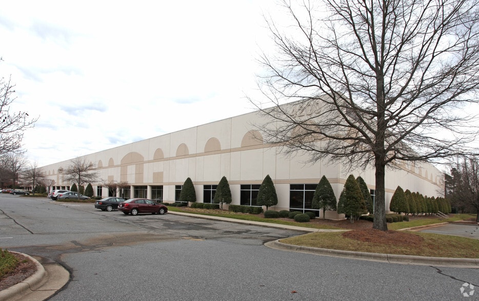 4200 Tudor Ln, Greensboro, NC for lease - Building Photo - Image 2 of 18