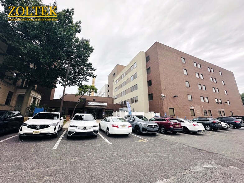 680 Broadway, Paterson, NJ à vendre - Photo du bâtiment - Image 3 de 11