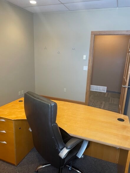2323 16th Ave S, Moorhead, MN à louer - Photo du bâtiment - Image 3 de 4