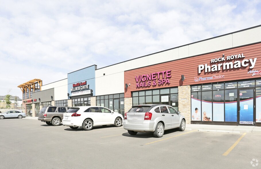 500 Royal Oak Dr NW, Calgary, AB à vendre - Photo du bâtiment - Image 3 de 10