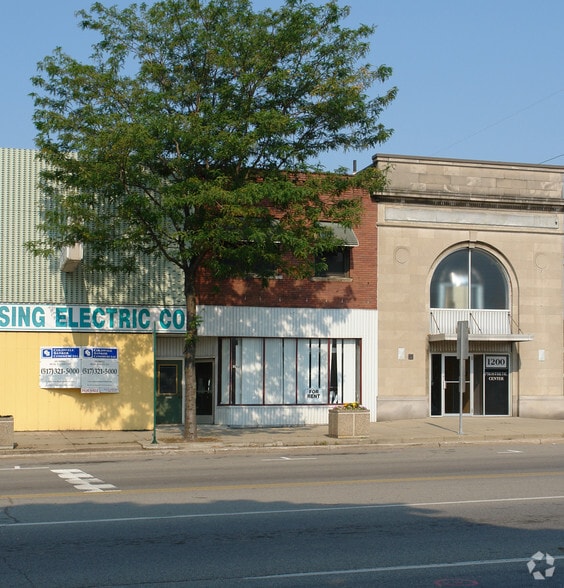 1202 S Washington Ave, Lansing, MI à louer - Photo du bâtiment - Image 2 de 5