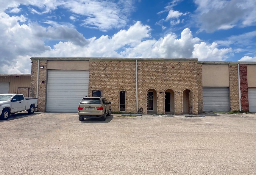 314 E Nakoma St, San Antonio, TX for lease - Building Photo - Image 1 of 4