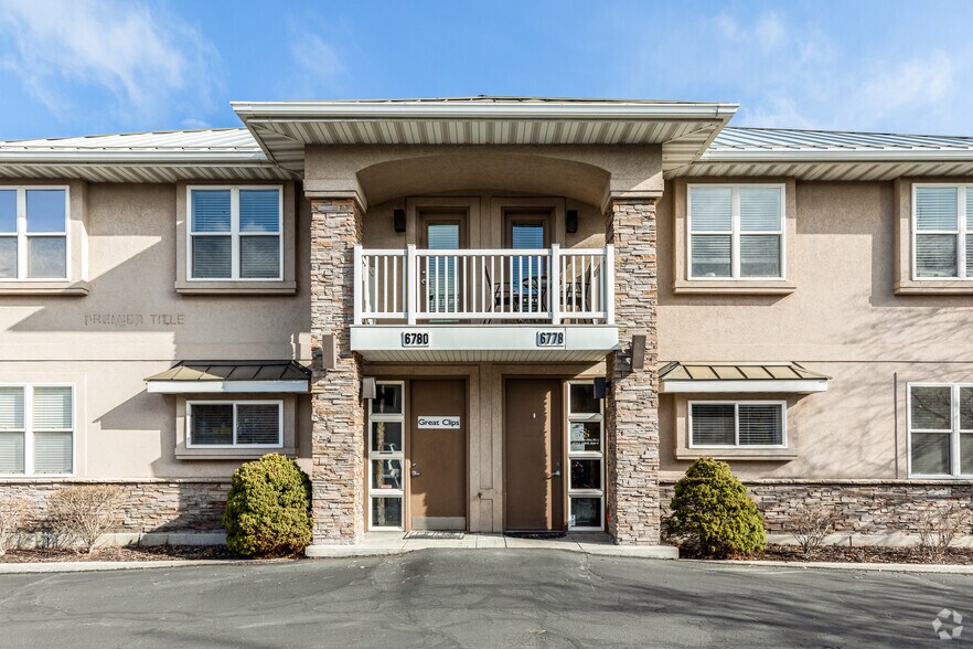 6778-6780 S 1300 E, Salt Lake City, UT à louer - Photo du bâtiment - Image 3 de 8