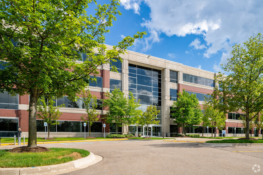 36455 Corporate Dr, Farmington Hills, MI for sale - Building Photo - Image 1 of 1