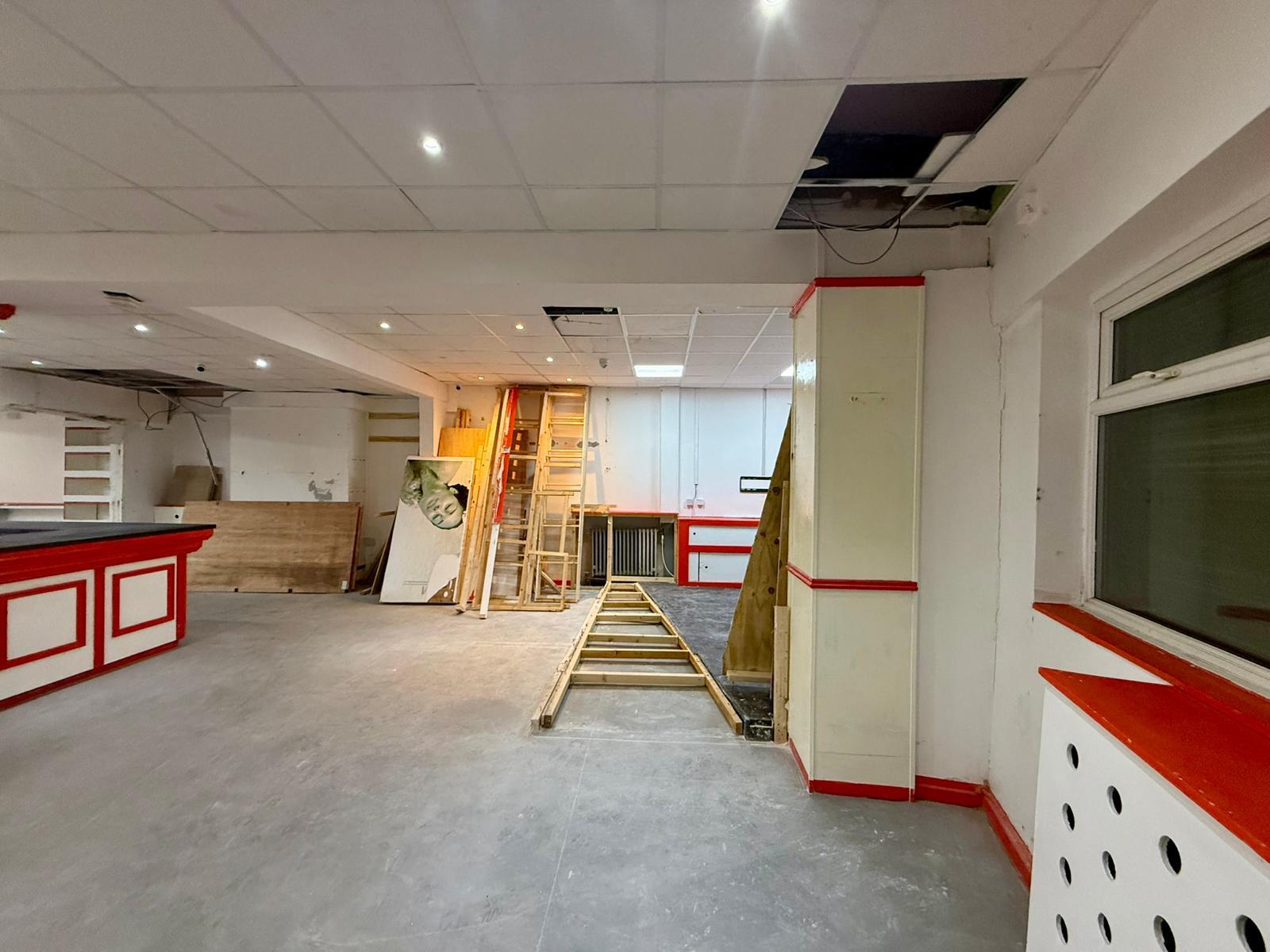 90 Rice Ln, Liverpool for lease Interior Photo- Image 1 of 12