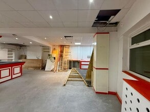 90 Rice Ln, Liverpool for lease Interior Photo- Image 1 of 12