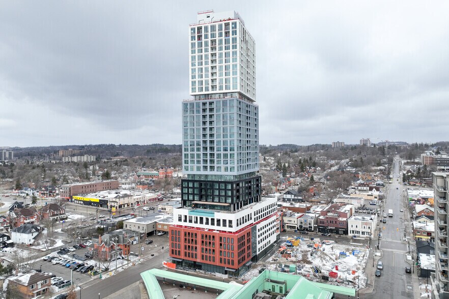 55 Dunlop St W, Barrie, ON à louer - Photo du bâtiment - Image 2 de 3
