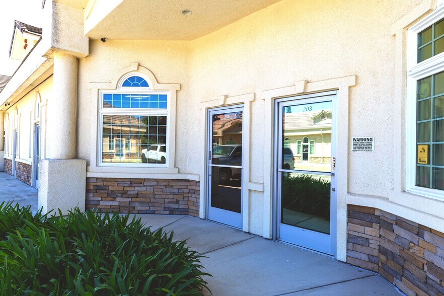 1565 Shaw Ave, Clovis, CA à louer - Photo du bâtiment - Image 3 de 22