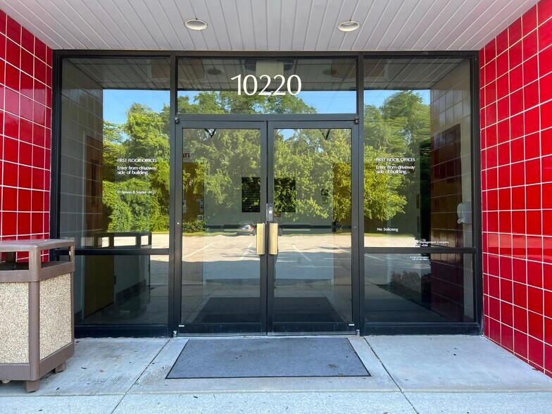 10220 S Dolfield Rd, Owings Mills, MD à louer - Photo du bâtiment - Image 3 de 16