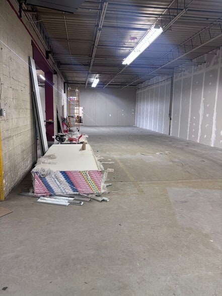 605 Boul Iberville, Repentigny, QC for lease - Building Photo - Image 3 of 8