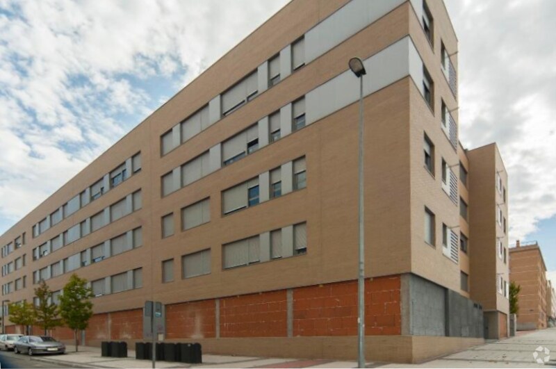 Immeuble residentiel dans Arganda del Rey, Madrid à vendre - Photo du bâtiment - Image 2 de 3