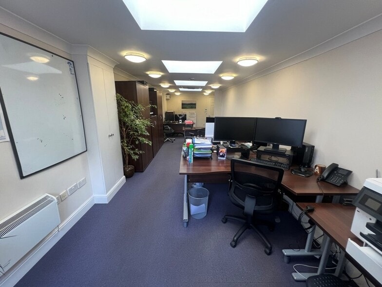 Brighton Rd, Tadworth for sale - Interior Photo - Image 2 of 7