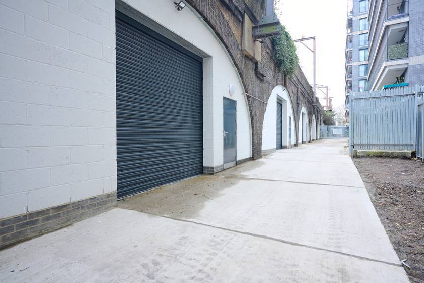 Caroline St, London for lease - Primary Photo - Image 1 of 4