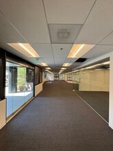 23101 Lake Center Dr, Lake Forest, CA à louer Photo intérieure- Image 1 de 11