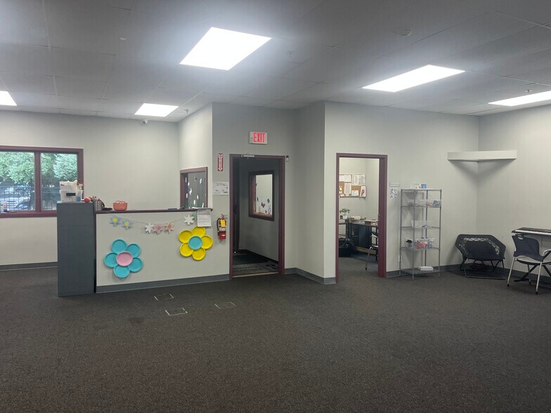 81 Welby Rd, New Bedford, MA à louer - Photo du bâtiment - Image 2 de 12