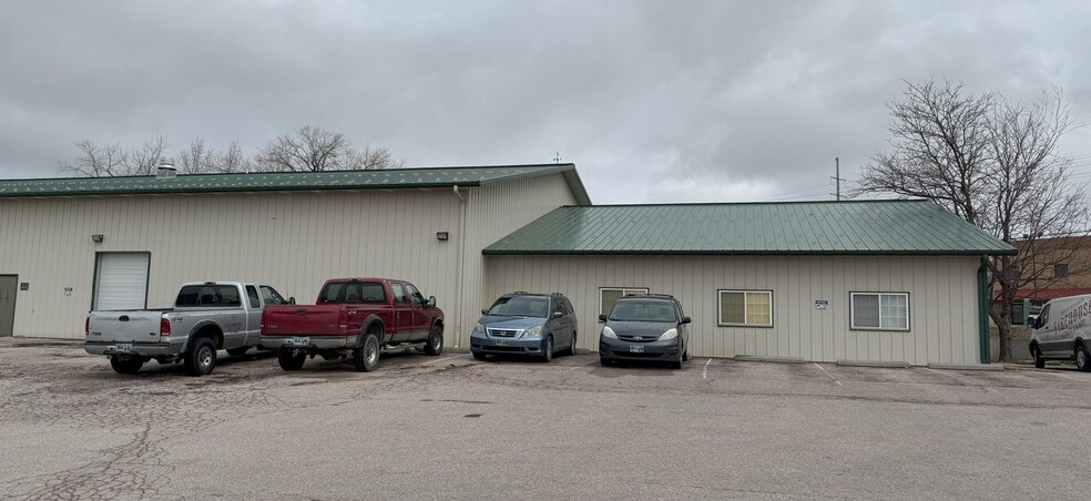 940 Kennel Dr, Rapid City, SD for lease - Building Photo - Image 3 of 12