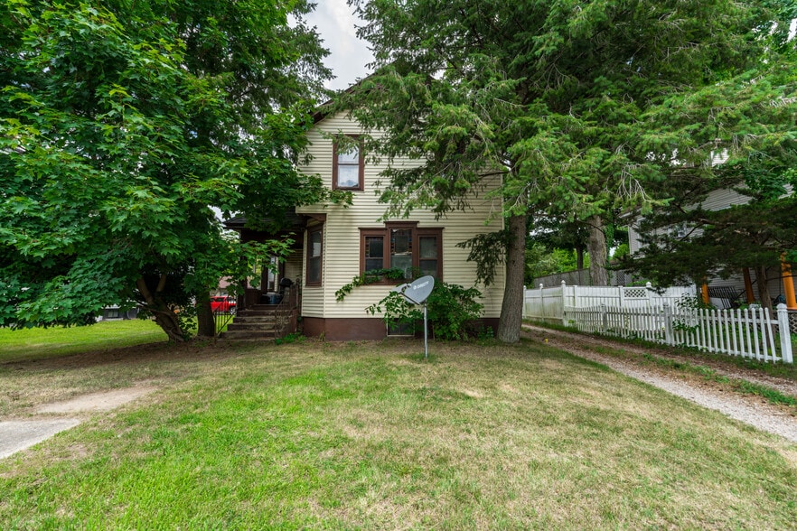 203 E Delaware St, Decatur, MI for sale - Primary Photo - Image 1 of 14