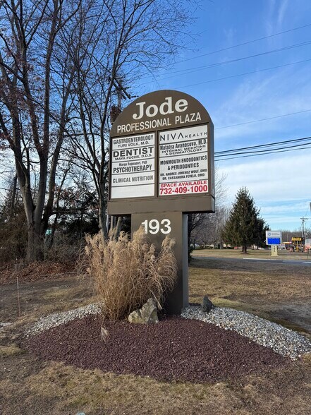 193 Route 9, Manalapan Township, NJ à louer - Photo du bâtiment - Image 2 de 9