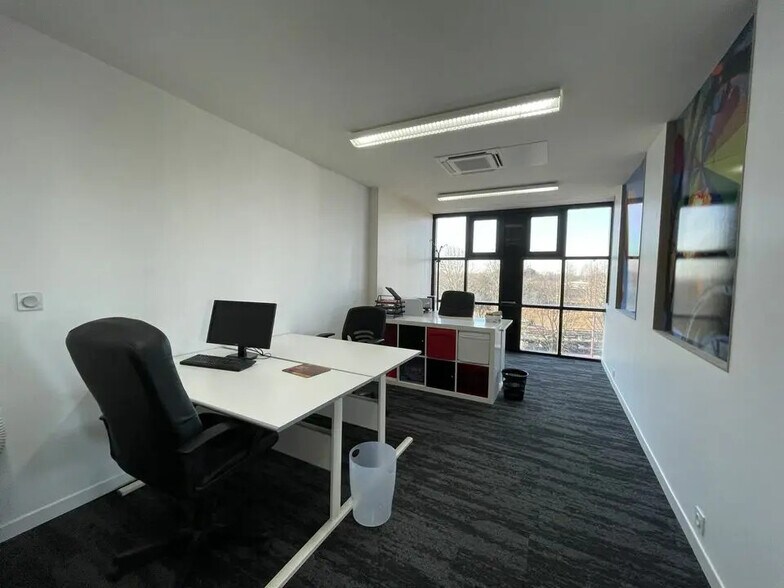 Bureau dans Orvault à louer - Photo du bâtiment - Image 2 de 6