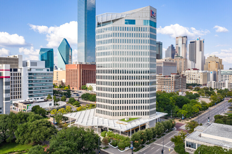 400 S Record St, Dallas, TX à louer - Photo du bâtiment - Image 1 de 24