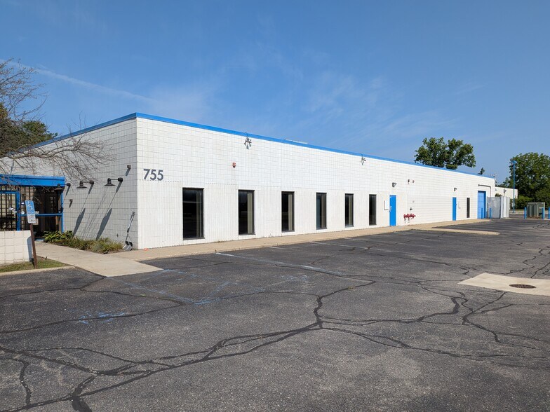 745-755 Phoenix Dr, Ann Arbor, MI à louer - Photo du bâtiment - Image 2 de 4