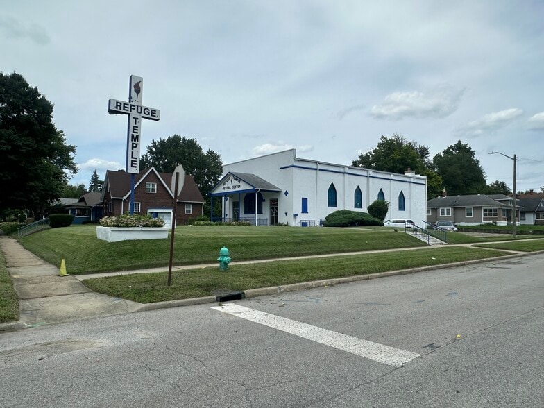 2245 E Riverside Dr, Indianapolis, IN for sale - Building Photo - Image 1 of 17