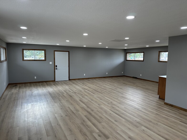 1011 N 8th St, Vandalia, IL for lease - Building Photo - Image 3 of 7