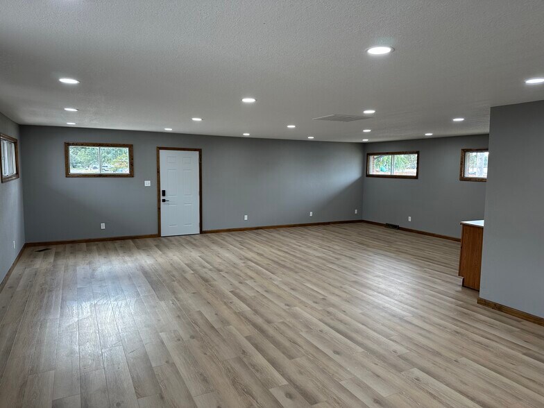 1011 N 8th St, Vandalia, IL à louer - Photo du bâtiment - Image 3 de 7