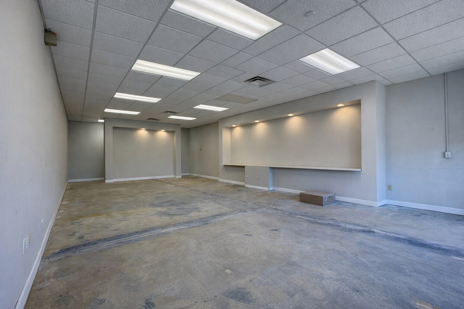 Greenwood Hwy, Clinton, SC for lease Interior Photo- Image 1 of 3