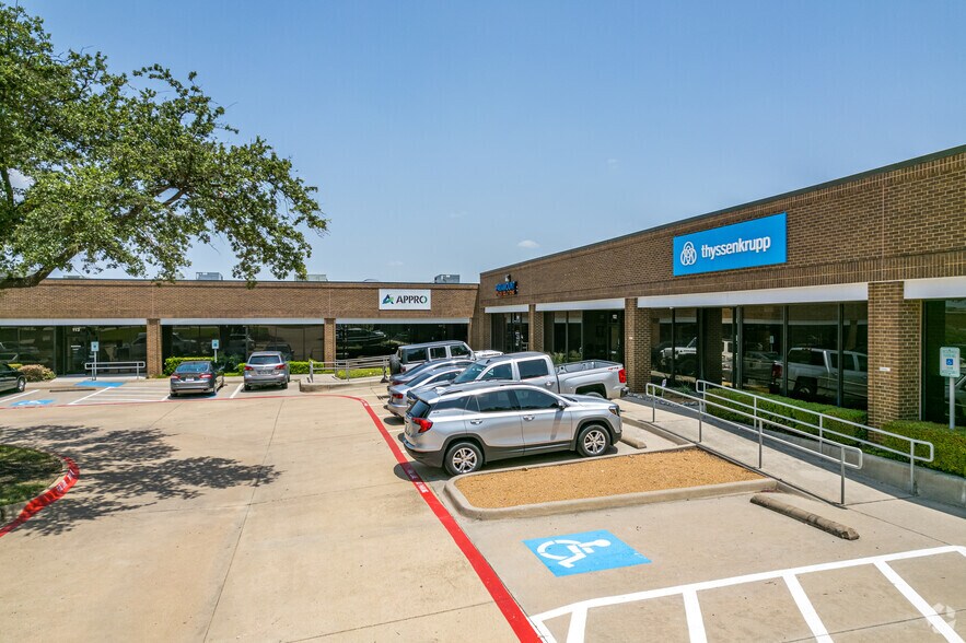 1805 Royal Ln, Dallas, TX à louer - Photo du bâtiment - Image 3 de 7