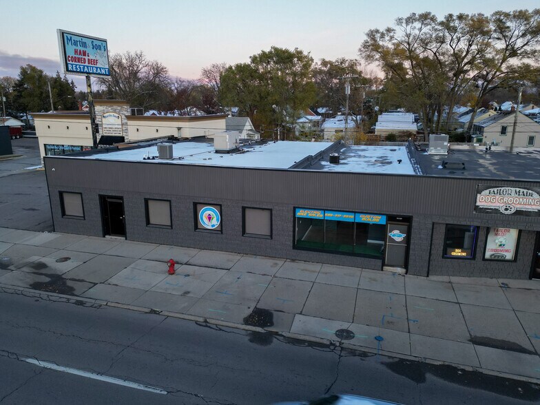 24544 Van Dyke Ave, Center Line, MI à louer - Photo du bâtiment - Image 3 de 7