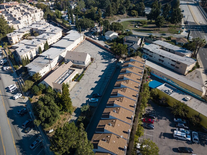 2817 Montrose Ave, Glendale, CA à vendre - Photo du bâtiment - Image 3 de 10