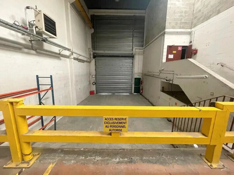 Office in Saint-Germain-en-Laye for lease - Building Photo - Image 3 of 19