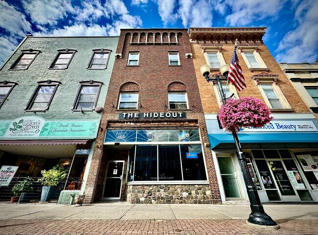 Plus de détails pour 38 Seneca St, Geneva, NY - Commerce de détail à vendre