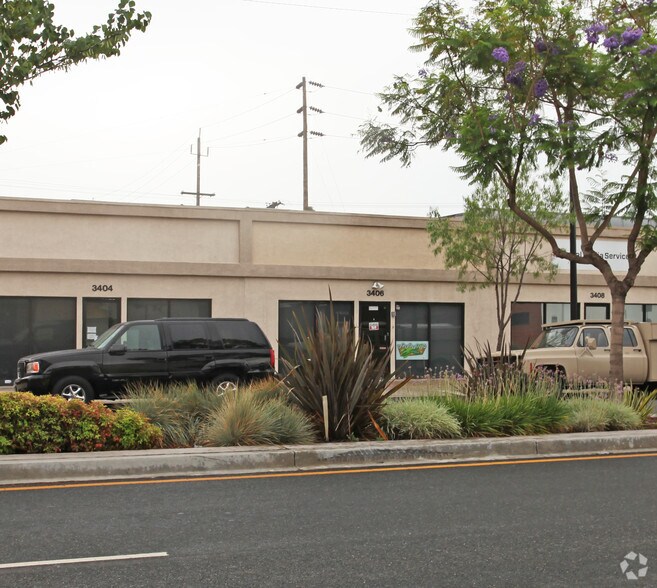 3406 W Burbank Blvd, Burbank, CA à louer - Photo du bâtiment - Image 2 de 4