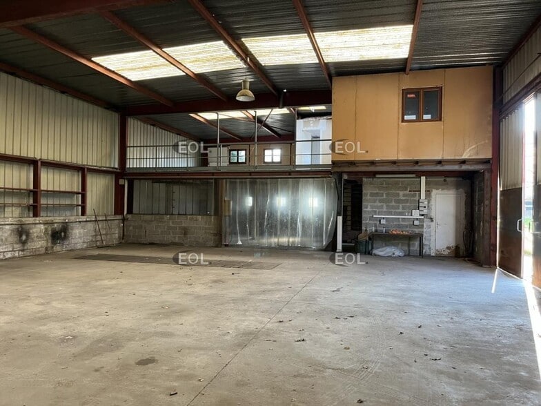 Flex in Ennery for lease - Building Photo - Image 3 of 9