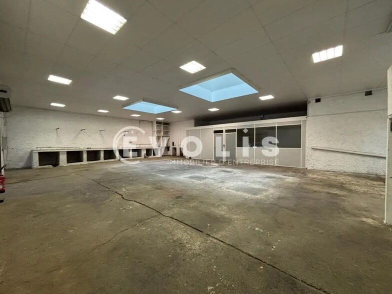 Office in Chasse-sur-Rhône for lease - Interior Photo - Image 3 of 8