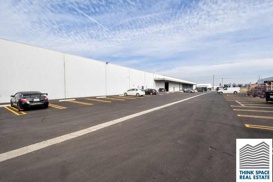 9419 Mason Ave, Chatsworth, CA à louer - Photo du bâtiment - Image 3 de 67