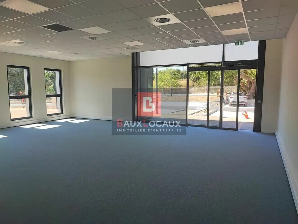 Retail in Salon-de-Provence for lease Interior Photo- Image 1 of 5