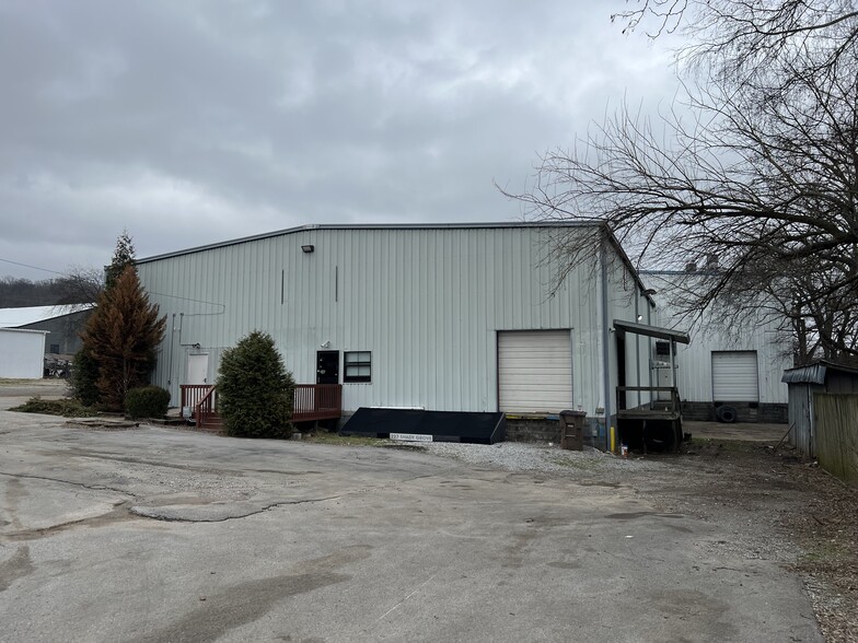 227 Shady Grove Dr, Nashville, TN for lease - Building Photo - Image 2 of 11