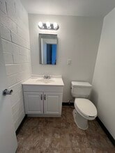 7421 Laurel Canyon Blvd, North Hollywood, CA à louer Photo intérieure- Image 2 de 4