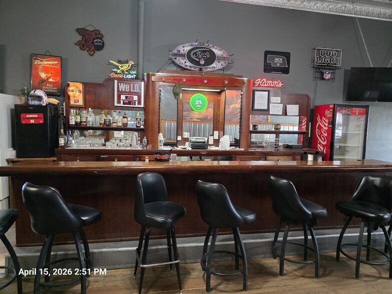 415-417 Saint James Ave, Wynot, NE for sale - Interior Photo - Image 2 of 25