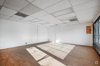 1241 S Fairfax Ave, Los Angeles, CA for lease Interior Photo- Image 1 of 6
