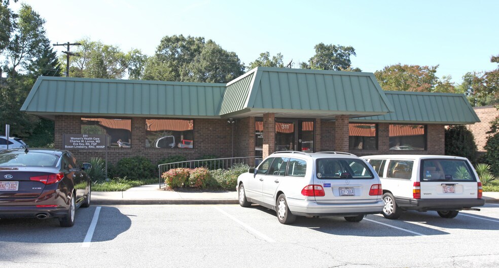 311 W Wendover Ave, Greensboro, NC for lease - Building Photo - Image 2 of 8