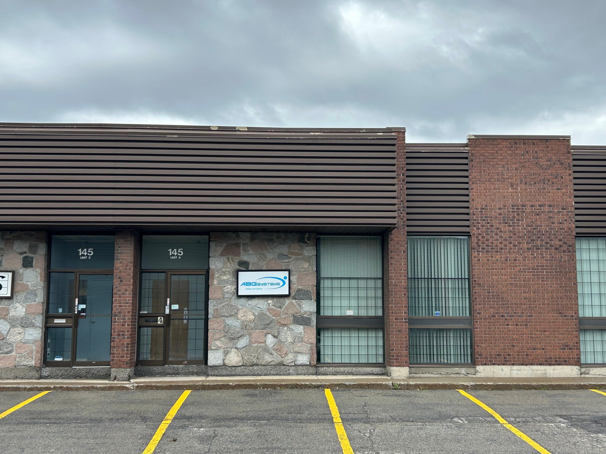 145 Rue Barr, Montréal, QC for lease Interior Photo- Image 1 of 1