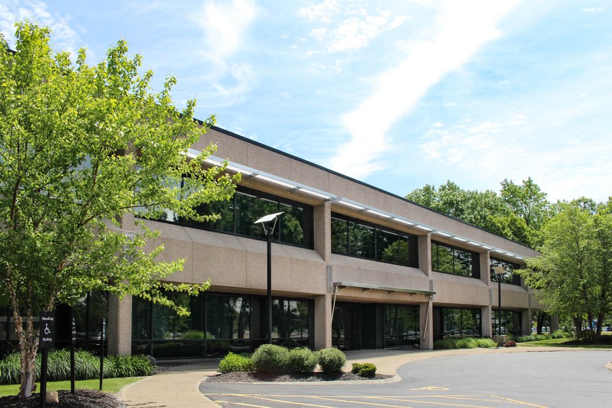 140 John James Audubon Pkwy, Buffalo, NY à louer - Photo du bâtiment - Image 1 de 7