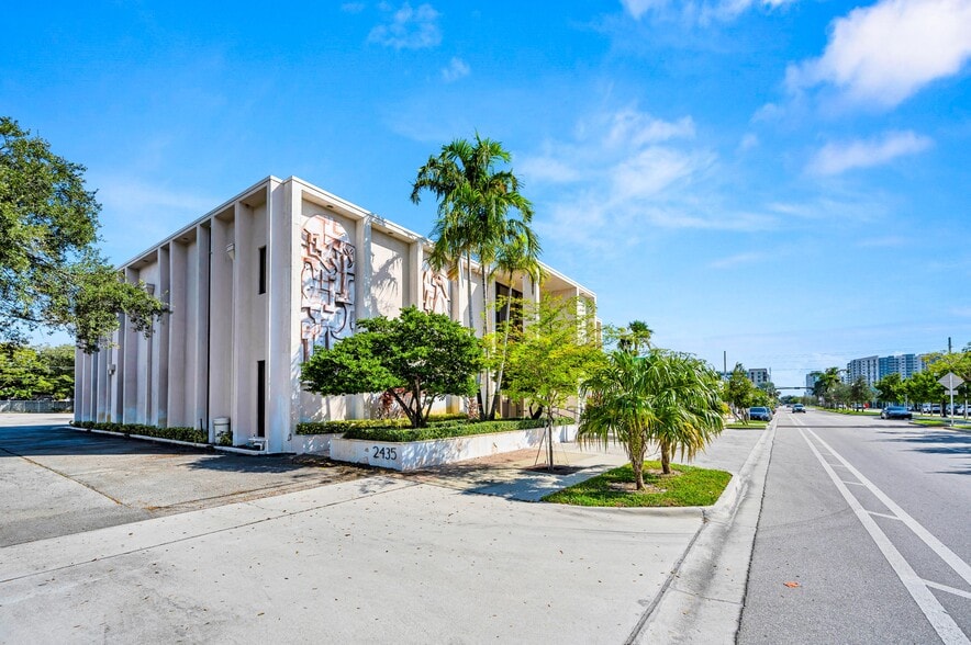 2435 Hollywood Blvd, Hollywood, FL for sale - Building Photo - Image 3 of 12