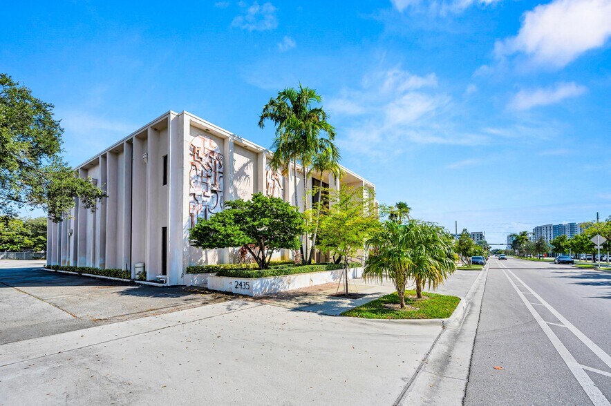 2435 Hollywood Blvd, Hollywood, FL à vendre - Photo du bâtiment - Image 3 de 12