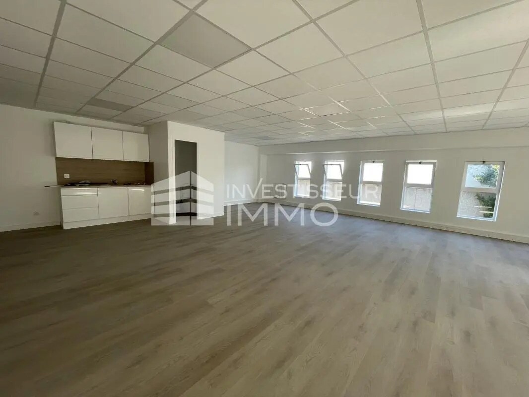 Office in Champigny-sur-Marne for lease Interior Photo- Image 1 of 9